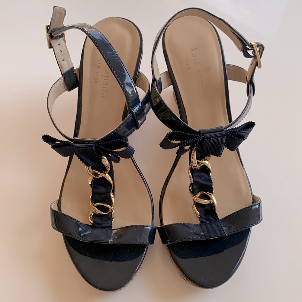 Kate Spade navy T-strap sandals. Gold hardware. Patent leather.Size7